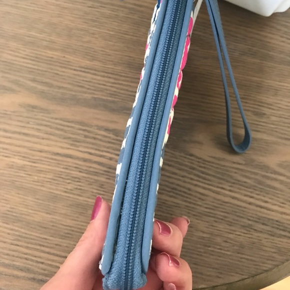 LAST 1🔥Vera Bradley RFID Front Zip Wristlet Geo - Picture 7 of 7